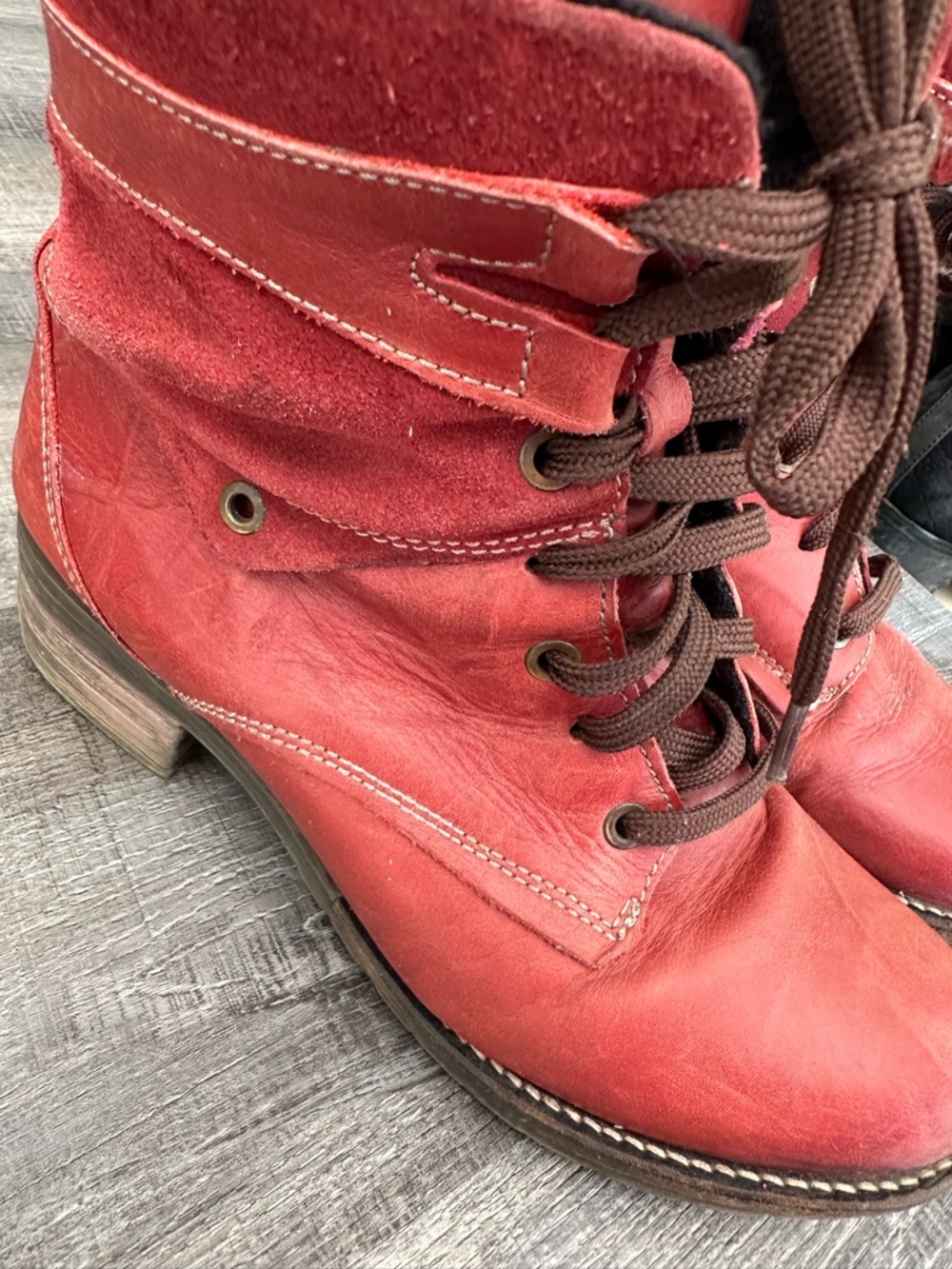Dromedaris Red Kara Scrunched Leather & Suede Boots- 39